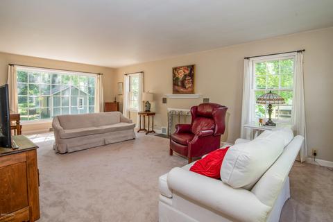 114 Gilkey St, Plainwell, MI 49080 photo 5