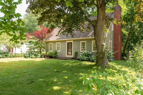 114 Gilkey St, Plainwell, MI 49080 photo 3