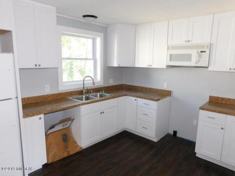 1025 Davis St, Manistee, MI 49660 photo 5