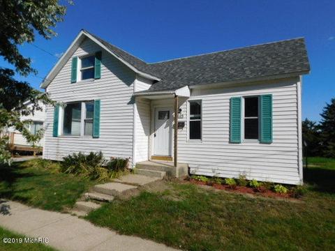 1025 Davis St, Manistee, MI 49660 photo 1