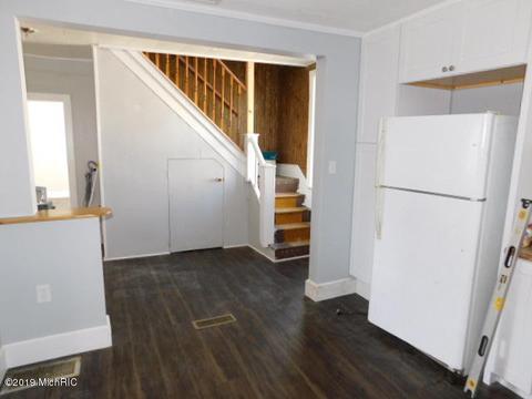 1025 Davis St, Manistee, MI 49660 photo 6