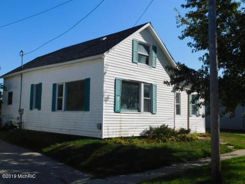 1025 Davis St, Manistee, MI 49660 photo 2