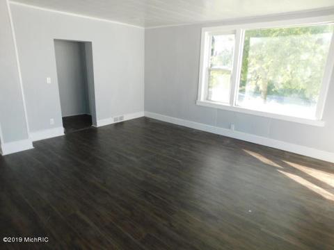 1025 Davis St, Manistee, MI 49660 photo 12