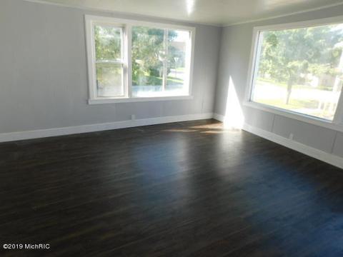 1025 Davis St, Manistee, MI 49660 photo 11