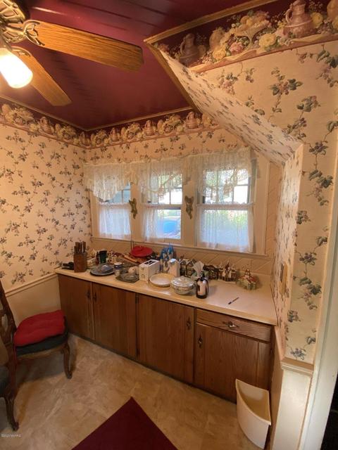 136 E Pearl St, Coldwater, MI 49036 photo 9
