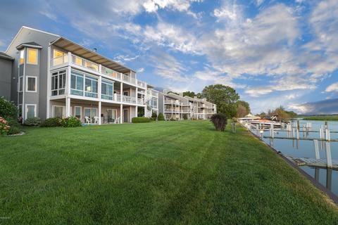 237 Riverfront Dr, Spring Lake, MI 49456 photo 1