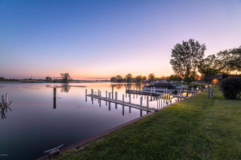 237 Riverfront Dr, Spring Lake, MI 49456 photo 2