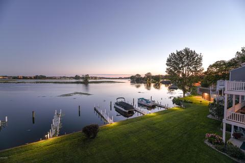 237 Riverfront Dr, Spring Lake, MI 49456 photo 3