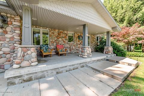 203 Pinecrest Rd, Whitehall, MI 49461 photo 4