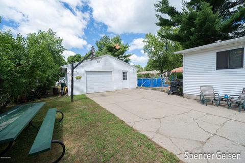 405 Putney St, Belding, MI 48809 photo 27