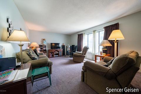 405 Putney St, Belding, MI 48809 photo 4