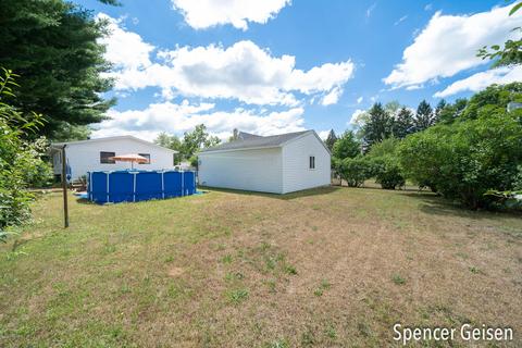 405 Putney St, Belding, MI 48809 photo 31