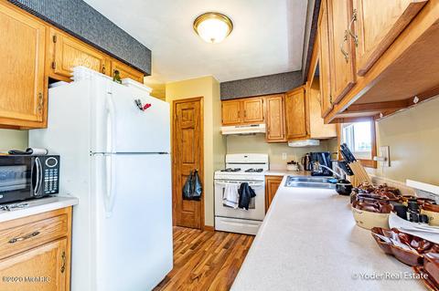 460 Third St, Sunfield, MI 48890 photo 11