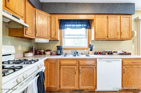 460 Third St, Sunfield, MI 48890 photo 12