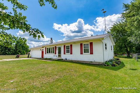 460 Third St, Sunfield, MI 48890 photo 4