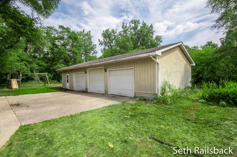610 Millard St, Belding, MI 48809 photo 3