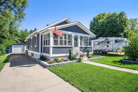 517 Exchange St, Spring Lake, MI 49456 photo 2