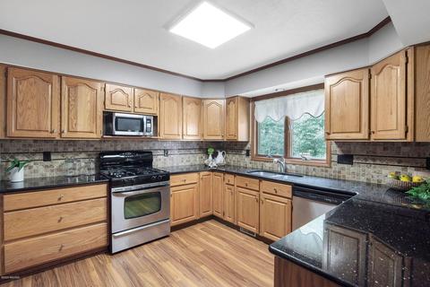 1102 Deerfield Ln, Marshall, MI 49068 photo 10