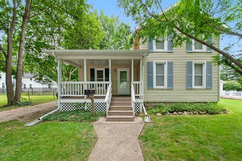 113 E Hill St, Plainwell, MI 49080 photo 2