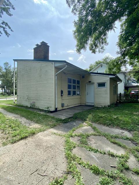117 E Downie St, Alma, MI 48801 photo 2
