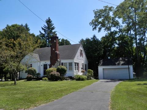 529 Eighth St, Manistee, MI 49660 photo 3
