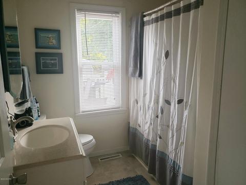 504 E Hanson St, Whitehall, MI 49461 photo 7