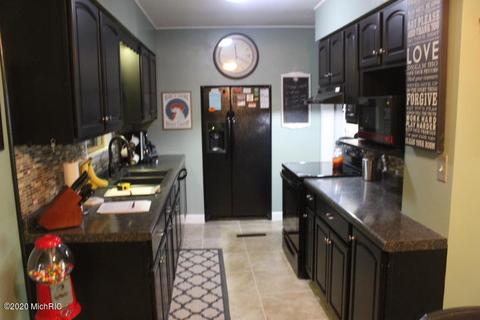 1155 W Ellis St, Belding, MI 48809 photo 3