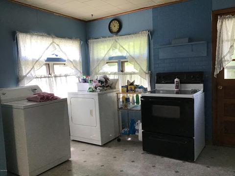 208 Cushman St, Plainwell, MI 49080 photo 9