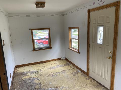 528 W May St, Belding, MI 48809 photo 6