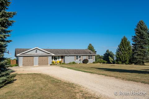 1419 Bugbee Rd, Ionia, MI 48846 photo 2