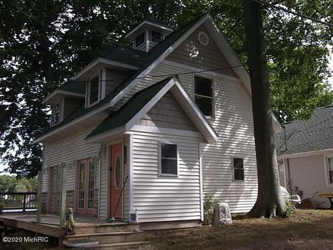 11301 Sunset Point Dr, Plainwell, MI 49080 photo 1