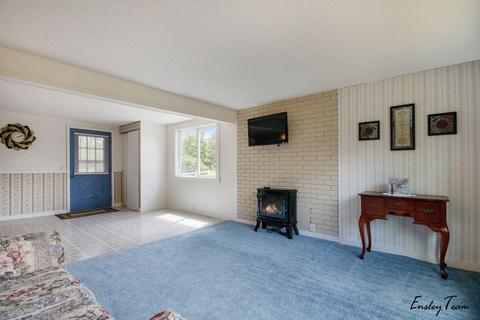 11185 S Walnut Ave, Grant, MI 49327 photo 9