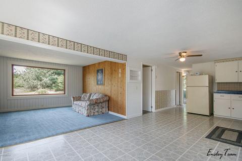11185 S Walnut Ave, Grant, MI 49327 photo 10