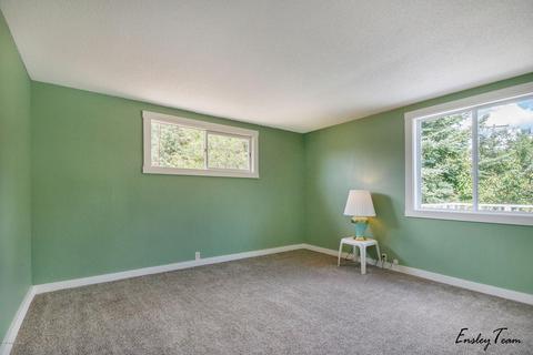 11185 S Walnut Ave, Grant, MI 49327 photo 17