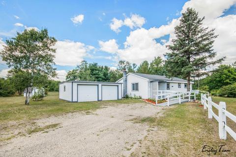 11185 S Walnut Ave, Grant, MI 49327 photo 2