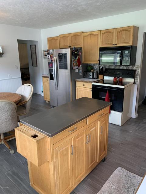 747 W State St, Belding, MI 48809 photo 3