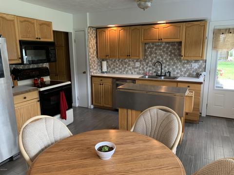 747 W State St, Belding, MI 48809 photo 4
