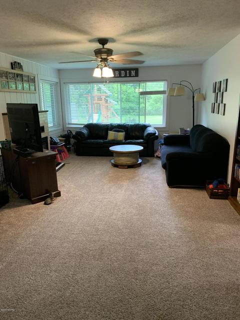 747 W State St, Belding, MI 48809 photo 2