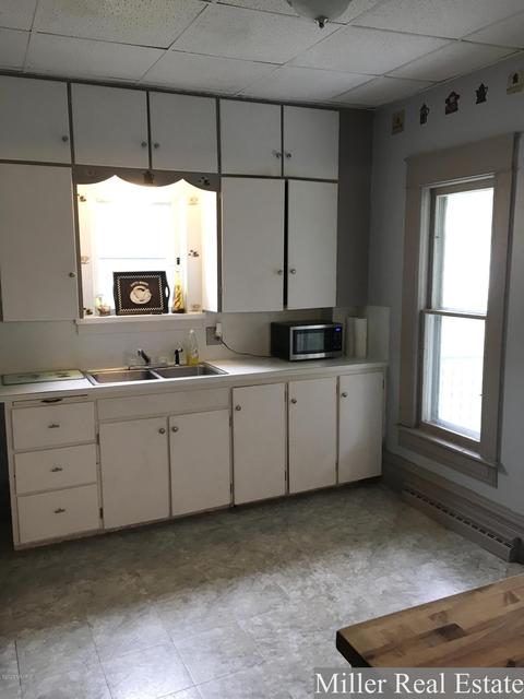 175 Cherry St, Freeport, MI 49325 photo 9