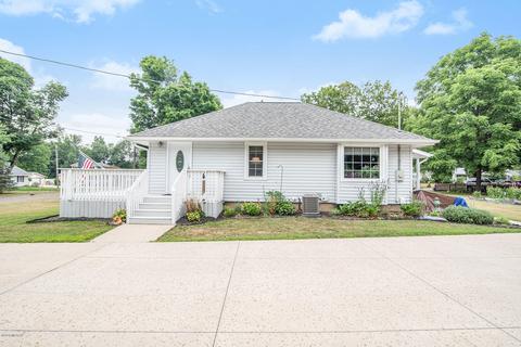 706 N Gordon St, Marshall, MI 49068 photo 3