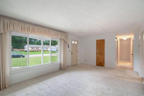 514 N Drive Dr E, Marshall, MI 49068 photo 8