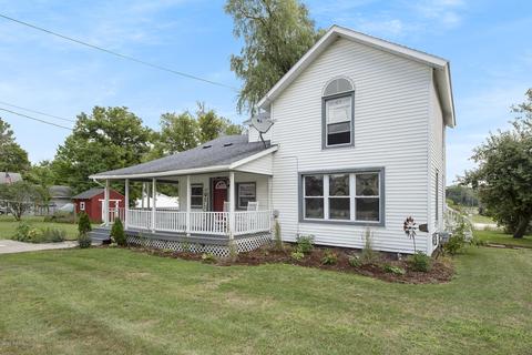 157 Maple St, Freeport, MI 49325 photo 2