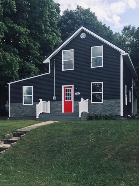207 E Isabelle St, Belding, MI 48809 photo 1