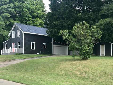 207 E Isabelle St, Belding, MI 48809 photo 2