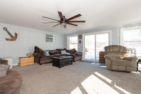 10529 Pine Beach Dr, Plainwell, MI 49080 photo 5
