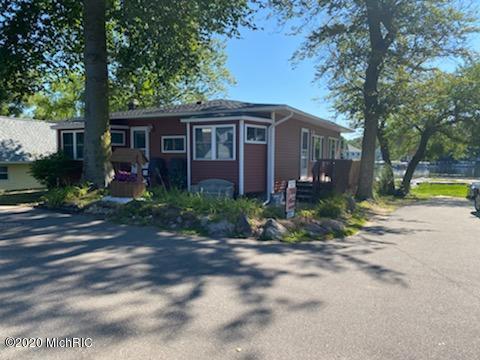 10529 Pine Beach Dr, Plainwell, MI 49080 photo 1