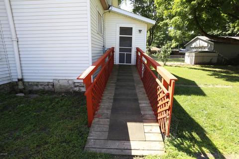 1211 Fifth St, Three Rivers, MI 49093 photo 4