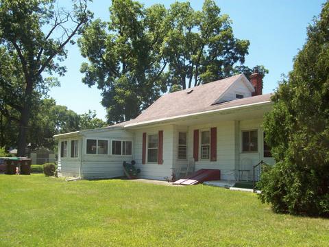 215 E Walnut St, Albion, MI 49224 photo 3