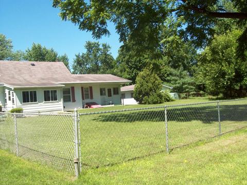 215 E Walnut St, Albion, MI 49224 photo 4