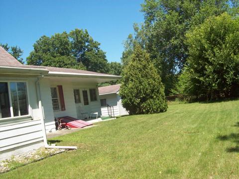 215 E Walnut St, Albion, MI 49224 photo 2